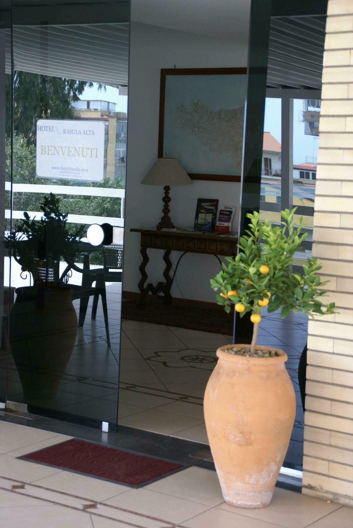 Hotel Rasula Alta กราวินา ดิ กาตาเนีย ภายนอก รูปภาพ