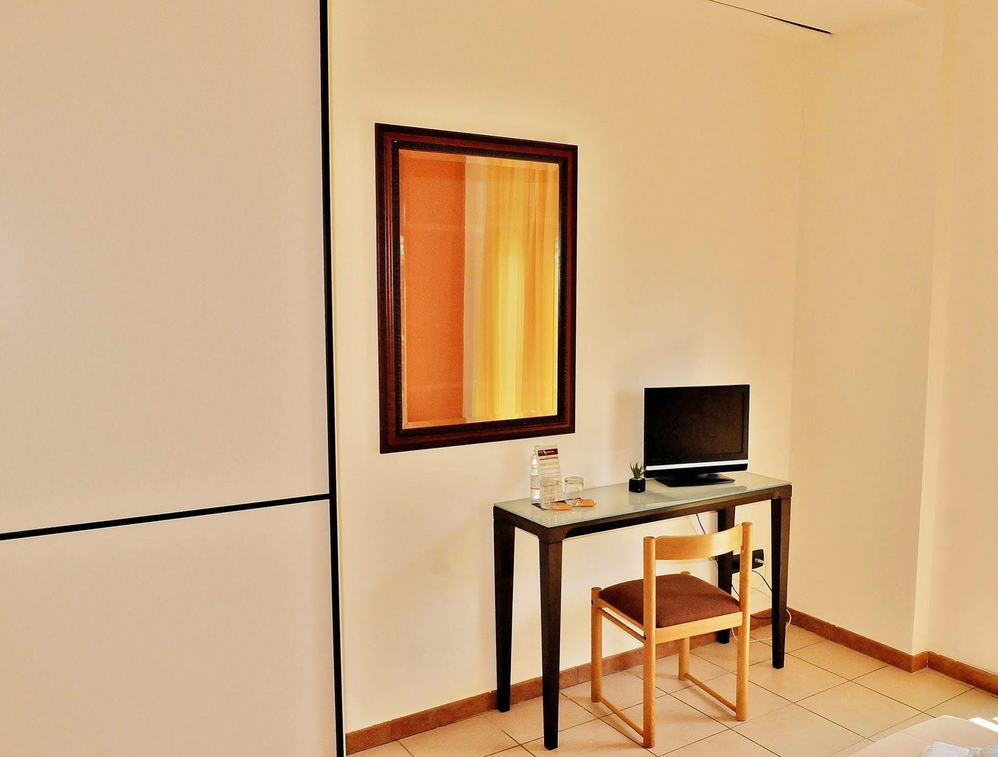 Hotel Rasula Alta กราวินา ดิ กาตาเนีย ภายนอก รูปภาพ