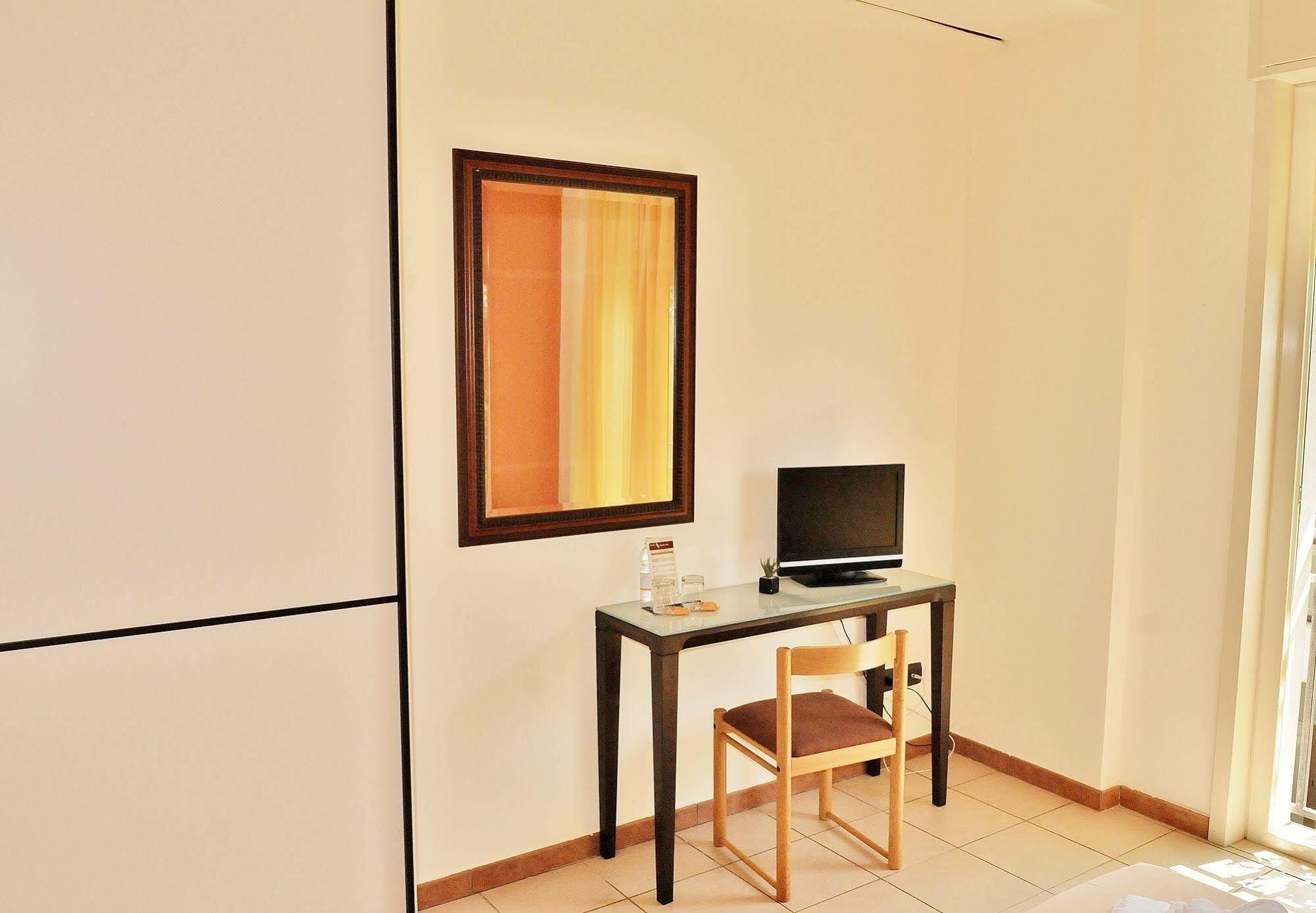 Hotel Rasula Alta กราวินา ดิ กาตาเนีย ภายนอก รูปภาพ