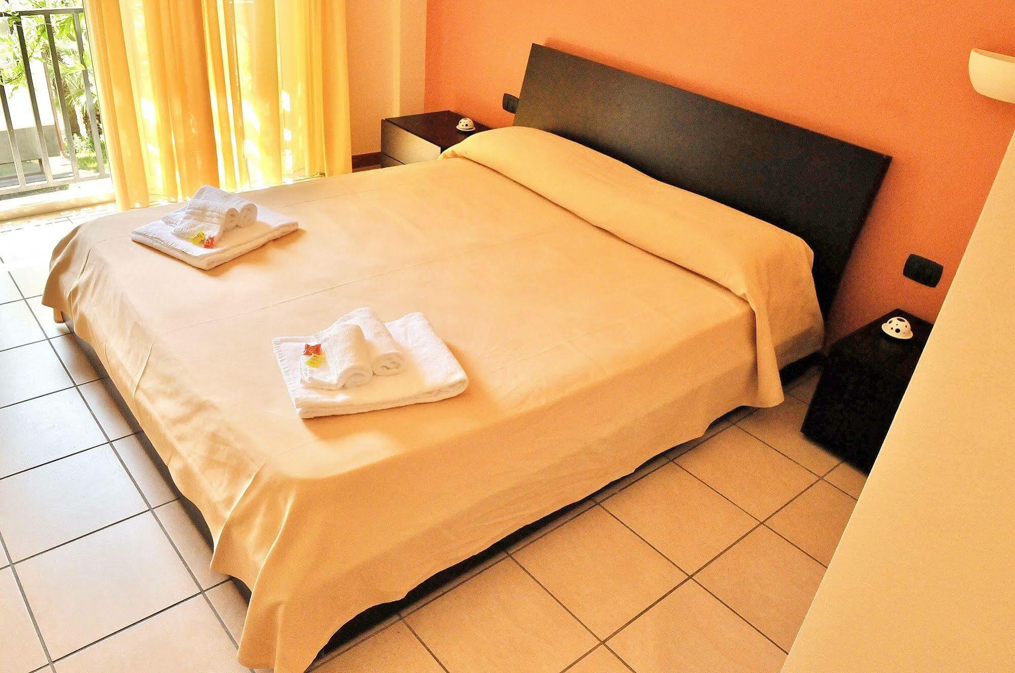 Hotel Rasula Alta กราวินา ดิ กาตาเนีย ภายนอก รูปภาพ