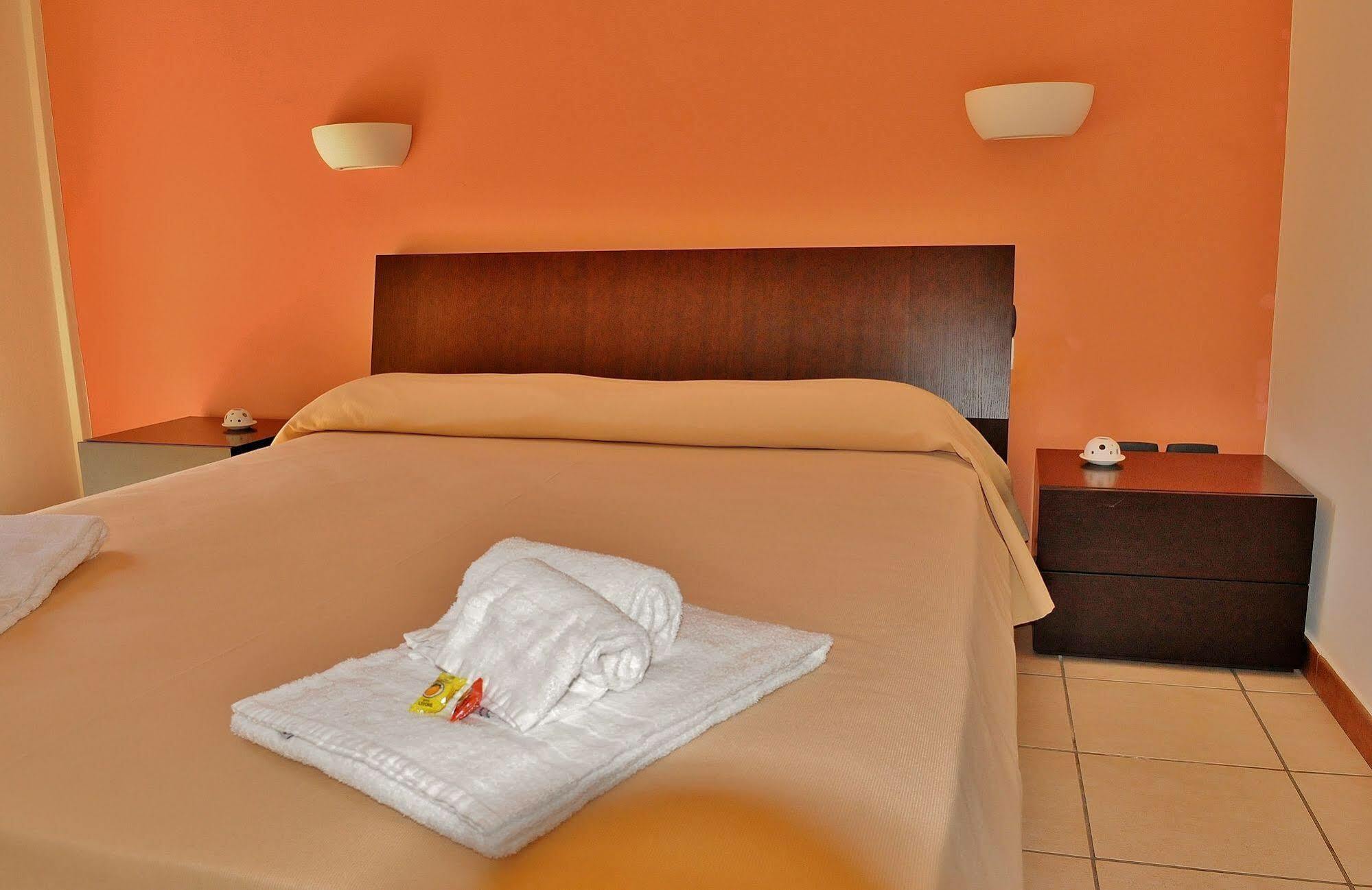 Hotel Rasula Alta กราวินา ดิ กาตาเนีย ภายนอก รูปภาพ
