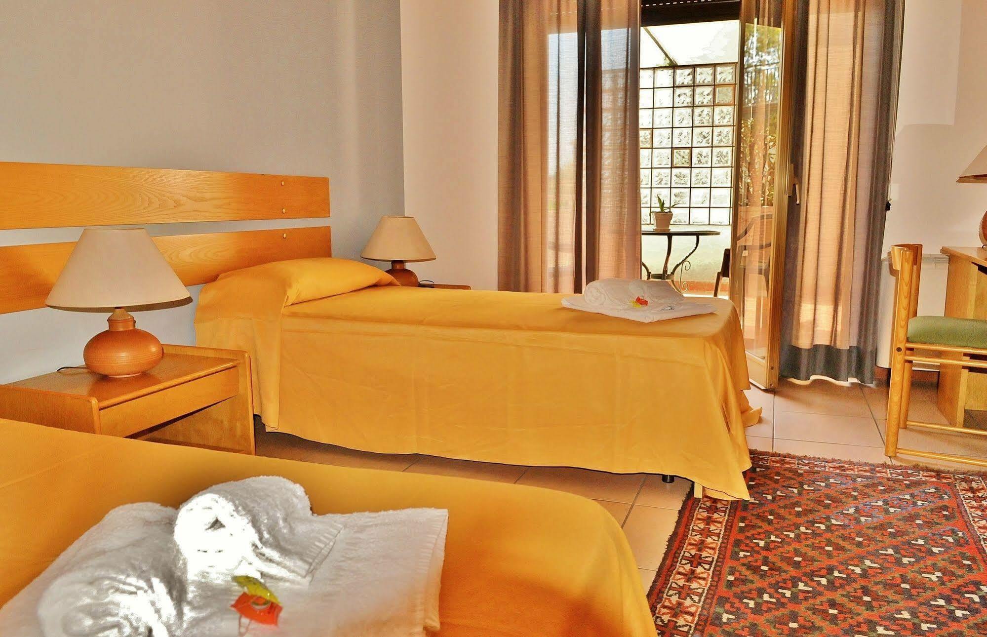Hotel Rasula Alta กราวินา ดิ กาตาเนีย ภายนอก รูปภาพ