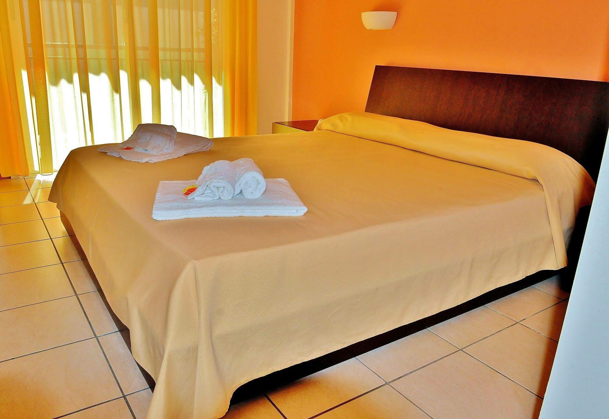 Hotel Rasula Alta กราวินา ดิ กาตาเนีย ภายนอก รูปภาพ